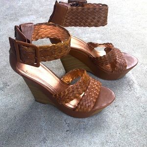 Selling BCBG generation wedges size 8